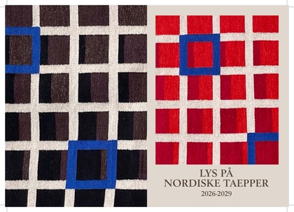 Två mattor med rutmönster i blått, vitt, svart och rött. Text: LYS PÅ NORDISKE TAEPER 2026-2029.
