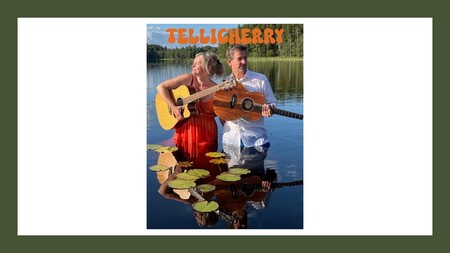 Två personer står i en sjö med gitarrer, omgivna av näckrosblad, texten 'TELLICHERRY' ovanför.