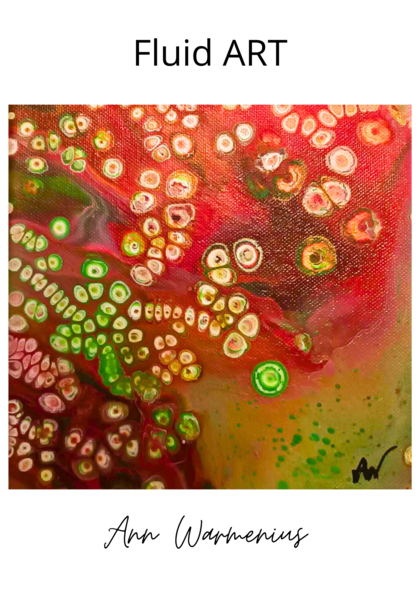 Abstrakt målning i rött, grönt och gult med cirkulära mönster, texten 'Fluid ART' och konstnärens namn Ann Warmenius.