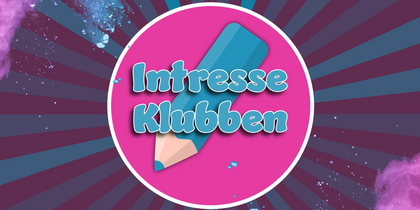 Logotyp med texten 'Intresse Klubben' på rosa cirkel, blå krita och färgstänk i bakgrunden.