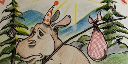 Tecknad flodhäst med sorgset uttryck, sittande på gräs med festhatt och knyte, omgiven av ballonger och text på svenska.