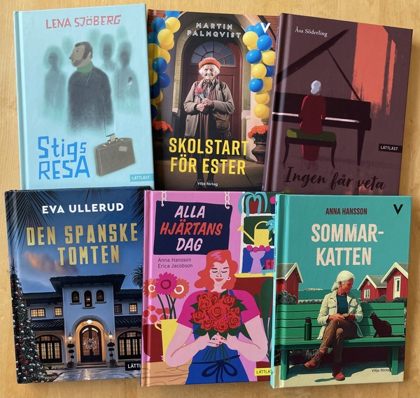 Sex svenska böcker med färgglada omslag ligger på ett bord, alla med illustrationer eller foton av människor.