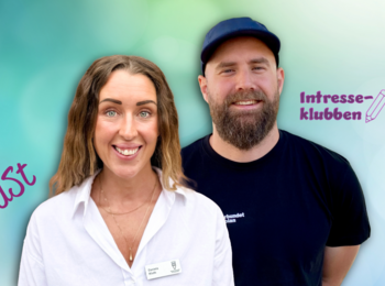 Två personer står framför en blågrön bakgrund med orden 'Trust' och 'Intresseklubben' bredvid sig.