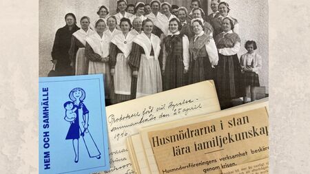 Gamla fotografier och dokument om husmödrar, inklusive en grupp kvinnor i folkdräkt och tidningsurklipp.