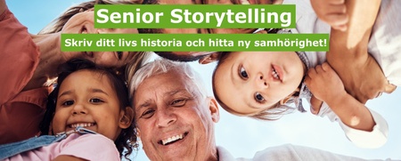 En grupp människor i olika åldrar står i en cirkel och ler mot kameran under klarblå himmel.