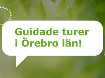 Talbubbla med texten 'Guidad turer i Örebro län!' mot en grön, suddig bakgrund med blad.