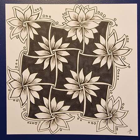 Svartvit teckning av blommor i ett geometriskt, böljande mönster med skuggade bakgrunder.