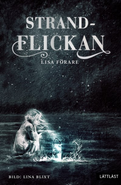 Omslag till boken 'Strandflickan' med en tecknad flicka vid vattnet och en lykta, nattlig stämning.