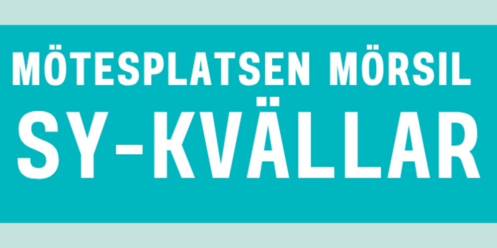 Turkos skylt med vit text: Mötesplatsen Mörsil SY-KVÄLLAR.