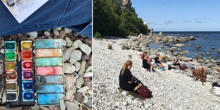 Akvarellfärger på stenig strand och personer som målar vid havet under klarblå himmel.