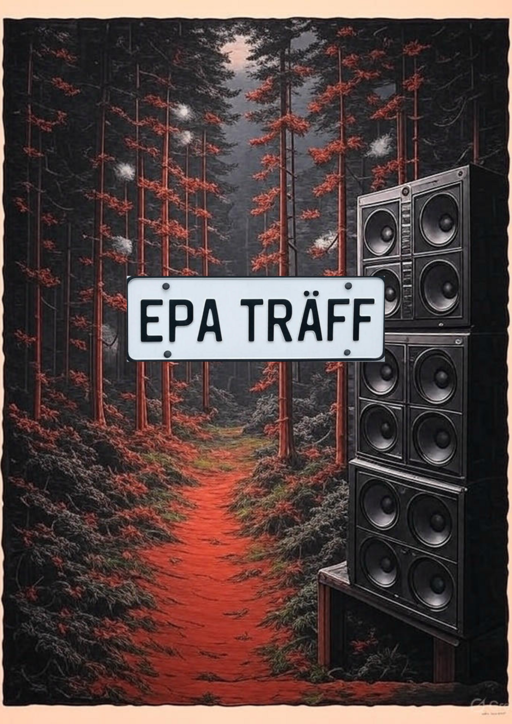 En skogsstig med höga träd, stora högtalare och en skylt med texten 'EPA TRÄFF' i förgrunden.