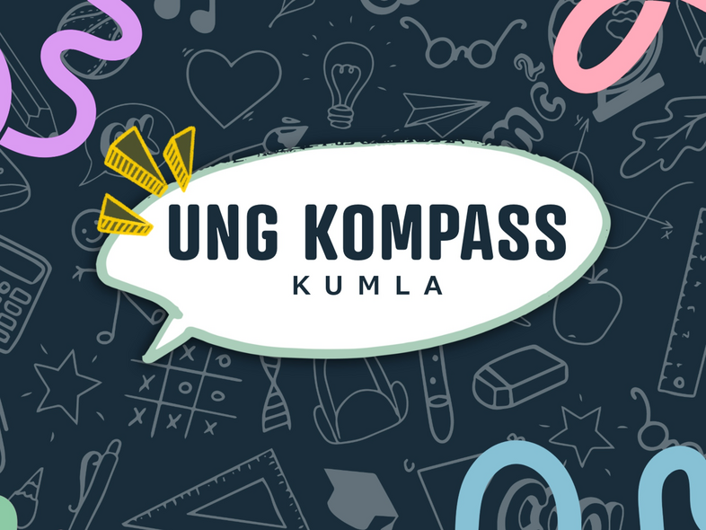 Illustration med pratbubbla och texten 'UNG KOMPASS KUMLA' mot bakgrund av skolrelaterade ikoner.
