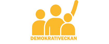 Gul illustration av tre stiliserade personer, en med uppsträckt arm, och texten DEMOKRATIVECKAN under.