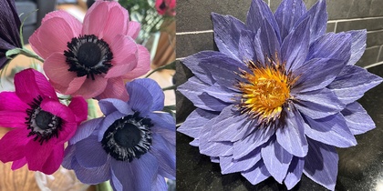 Två bilder av färgglada blommor gjorda av crepepapper, i rosa, lila och blå toner.