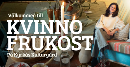 Inbjudan till kvinnofrukost på Kyrkås Kulturgård med en kvinna sittande vid ett dukat bord med ljus och mat.