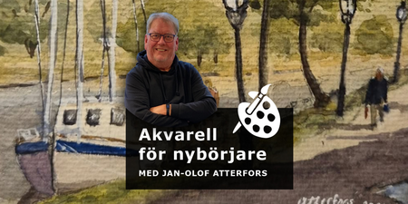 I bakgrunden syns en del av en av Jan-Olofs akvarellmålningar, ovanpå en svart ruta med vit text "Akvarell för nybörjare med Jan-Olof Atterfors". Över rutan ett frilagt foto på Jan-Olof. 