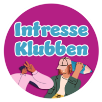 Rund logotyp med texten 'Intresse Klubben' och två tecknade personer mot lila bakgrund.