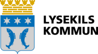 Lysekils kommuns logotyp med vapensköld, två fiskar, tre stjärnor och texten 'Lysekils kommun'.