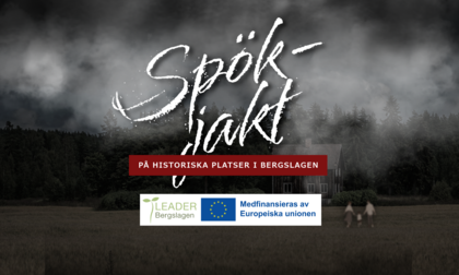 Mörk, dimmig landskap med ett hus, texten 'Spökjakt på historiska platser i Bergslagen' och suddiga figurer i förgrunden.