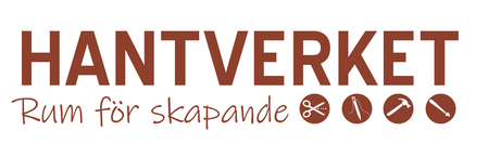 Texten 'HANTVERKET Rum för skapande' med ikoner av sax, nål, hammare och pensel i brunt.