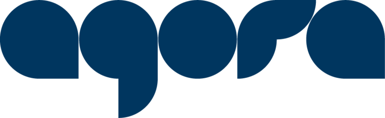 Logotyp med ordet 'agora' i mörkblå, stiliserad och geometrisk text mot vit bakgrund.