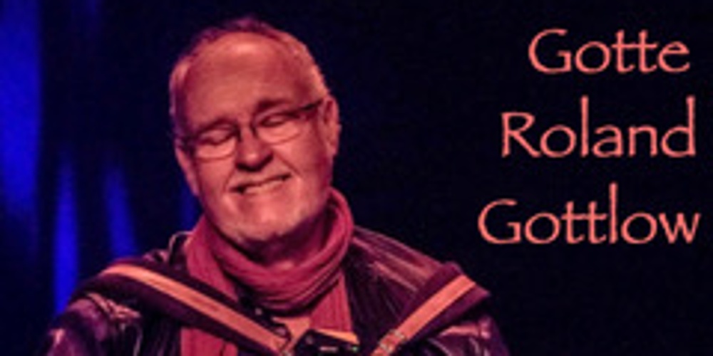 Person spelar dragspel på scen med texten 'Gotte Roland Gottlow' i övre högra hörnet.
