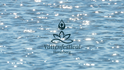 Texten 'Vattenfestival Hoverberg' med en lotus- och vattendroppe-symbol på glittrande vattenyta.