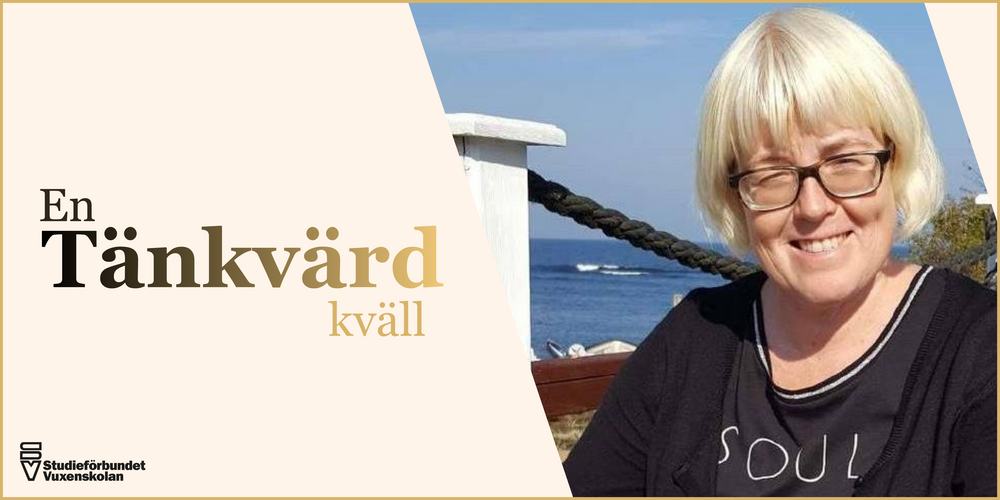 Affisch med texten 'En tänkvärd kväll', en kvinna med blont hår sitter vid havet. Hennes ansikte är suddat.