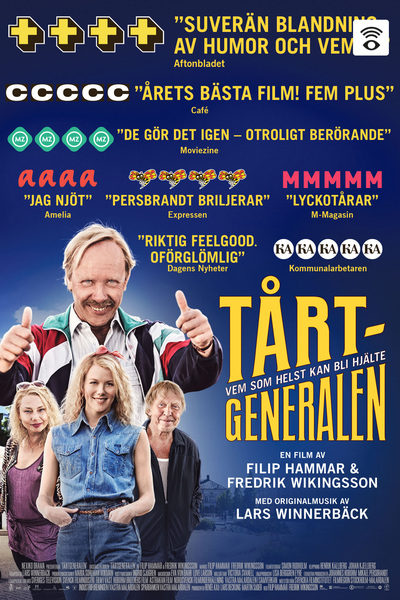 Affisch för filmen Tårtgeneralen med flera personer, recensioner och färgglad text mot blå bakgrund.