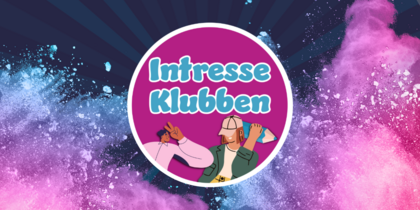 Logotyp med texten 'Intresse Klubben' och två tecknade personer mot en färgglad bakgrund av blått och rosa pulver.