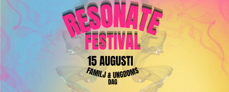 Affisch för Resonate Festival med text om icke-våld, datum 15 augusti och familj- och ungdomsdag på färgglad bakgrund.