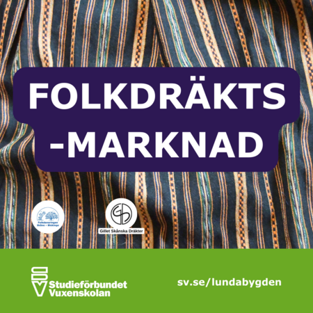 Affisch med texten 'Folkdräktsmarknad' mot bakgrund av randigt tyg och logotyper längst ner.