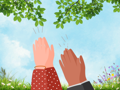 Två tecknade händer som applåderar utomhus under gröna trädgrenar och blå himmel.