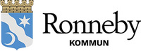 Ronneby kommuns logotyp med vapensköld och texten Ronneby Kommun.