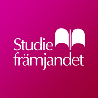 Loggotyp med rosa bakgrund, det står Studiefrämjandet i vit text. Det finns en grafisk illustration av en öppen bok.