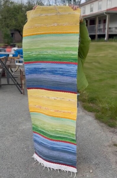 Vävd trasmattor i gult grön och blått