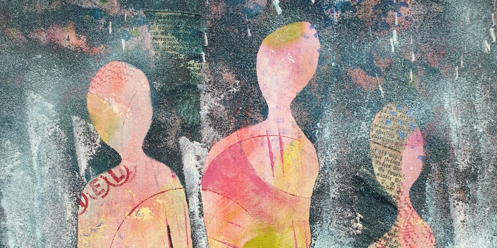 Abstrakt målning av tre siluetter i rosa och orange toner mot en mörk bakgrund.