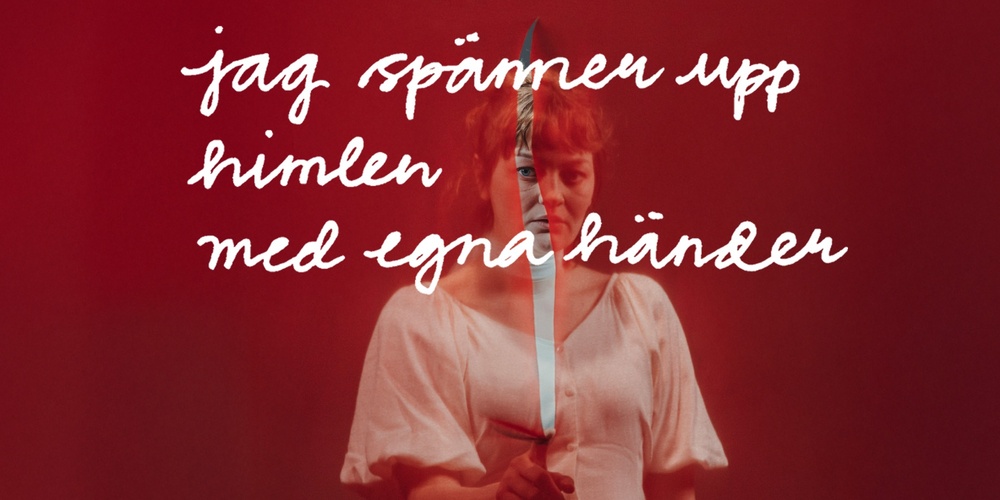 Person i vit klänning håller en kniv mot röd bakgrund med handskriven svensk text ovanpå bilden.