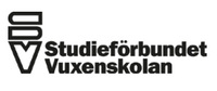 Logotyp för Studieförbundet Vuxenskolan med svart text och symbolen SV till vänster.