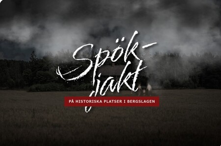 Mörk landskapsbild med dimma, ett hus i bakgrunden och texten 'Spökjakt' samt 'På historiska platser i Bergslagen'.