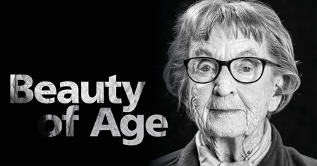 Porträtt av äldre kvinna med glasögon och texten 'Beauty of Age' i svartvitt.