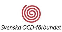 Logotyp för Svenska OCD-förbundet med en röd spiral och svart text under.