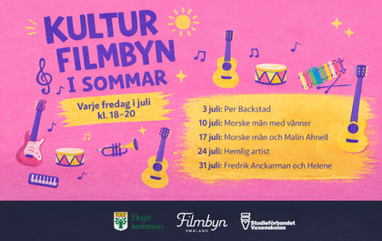 Affisch för sommarevenemanget Kultur Filmbyn med musikframträdanden varje fredag i juli, dekorerad med färgglada instrument.