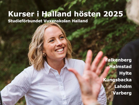 Leende kvinna samtalar utomhus, text om kurser i Halland hösten 2025 från Studieförbundet Vuxenskolan.