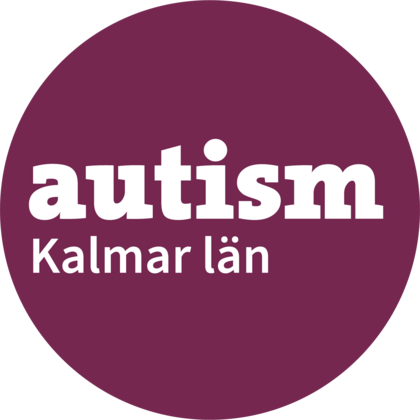 Lila cirkel med vit text: 'autism Kalmar län'.
