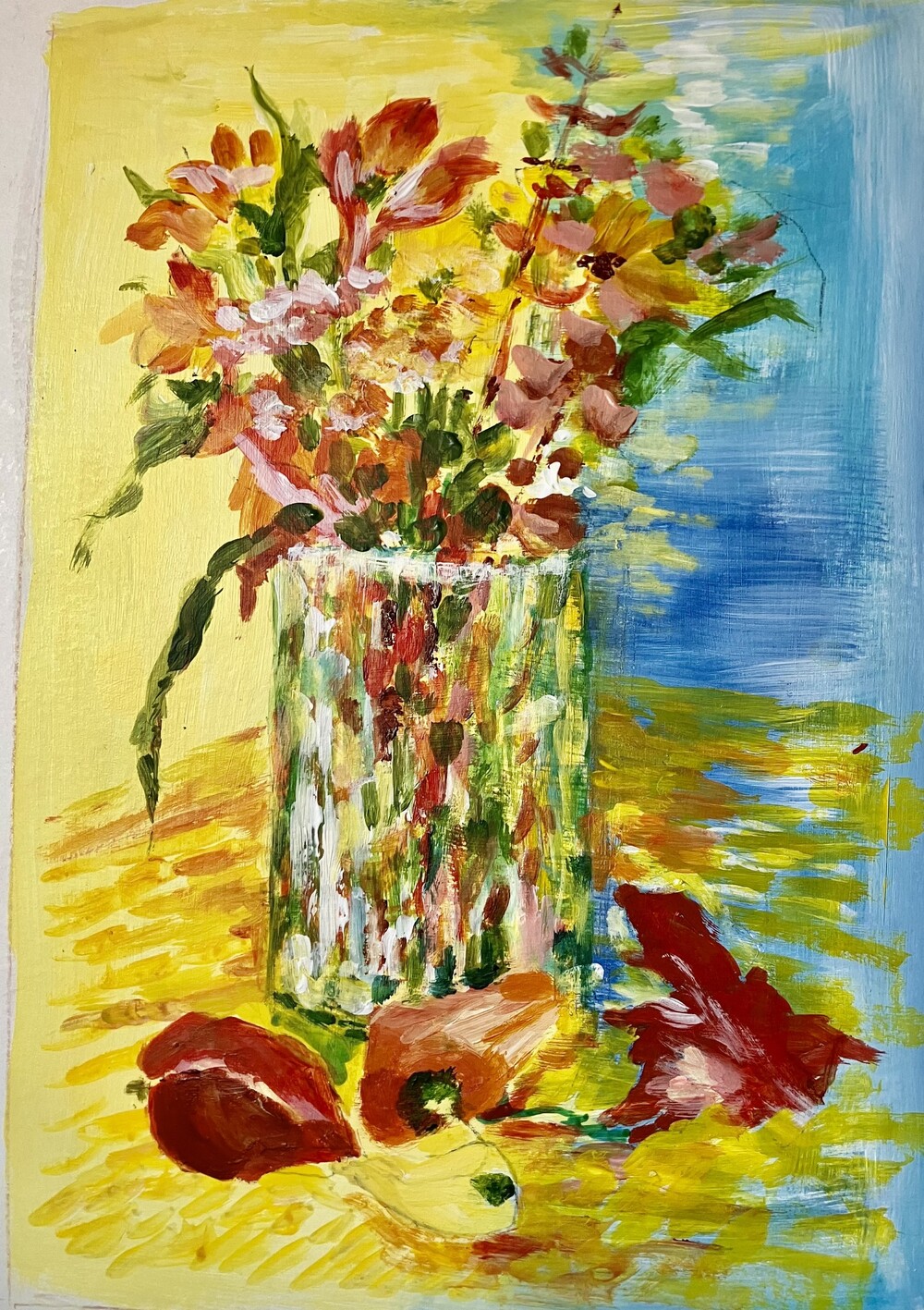 Målad vas med färgglada blommor på ett bord, med några blommor liggande bredvid, i impressionistisk stil.