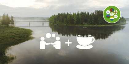 En lugn sjö med skog och bro i bakgrunden, ikoner för samtal och kaffekopp samt en färgglad logotyp i hörnet.