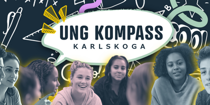 Ungdomar sitter tillsammans framför en skylt med texten 'Ung Kompass Karlskoga' och logotyper längst ner.