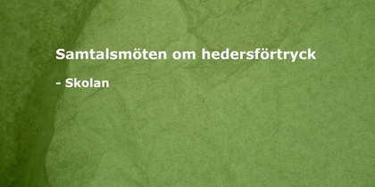 Grön bakgrund med vit text: 'Samtalsmöten om hedersförtryck - Skolan'. Ingen människa syns.