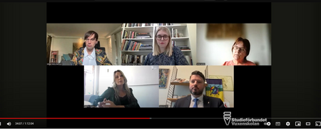 Skärmdump från ett videomöte med fem personer i olika miljöer, synliga i separata rutor.